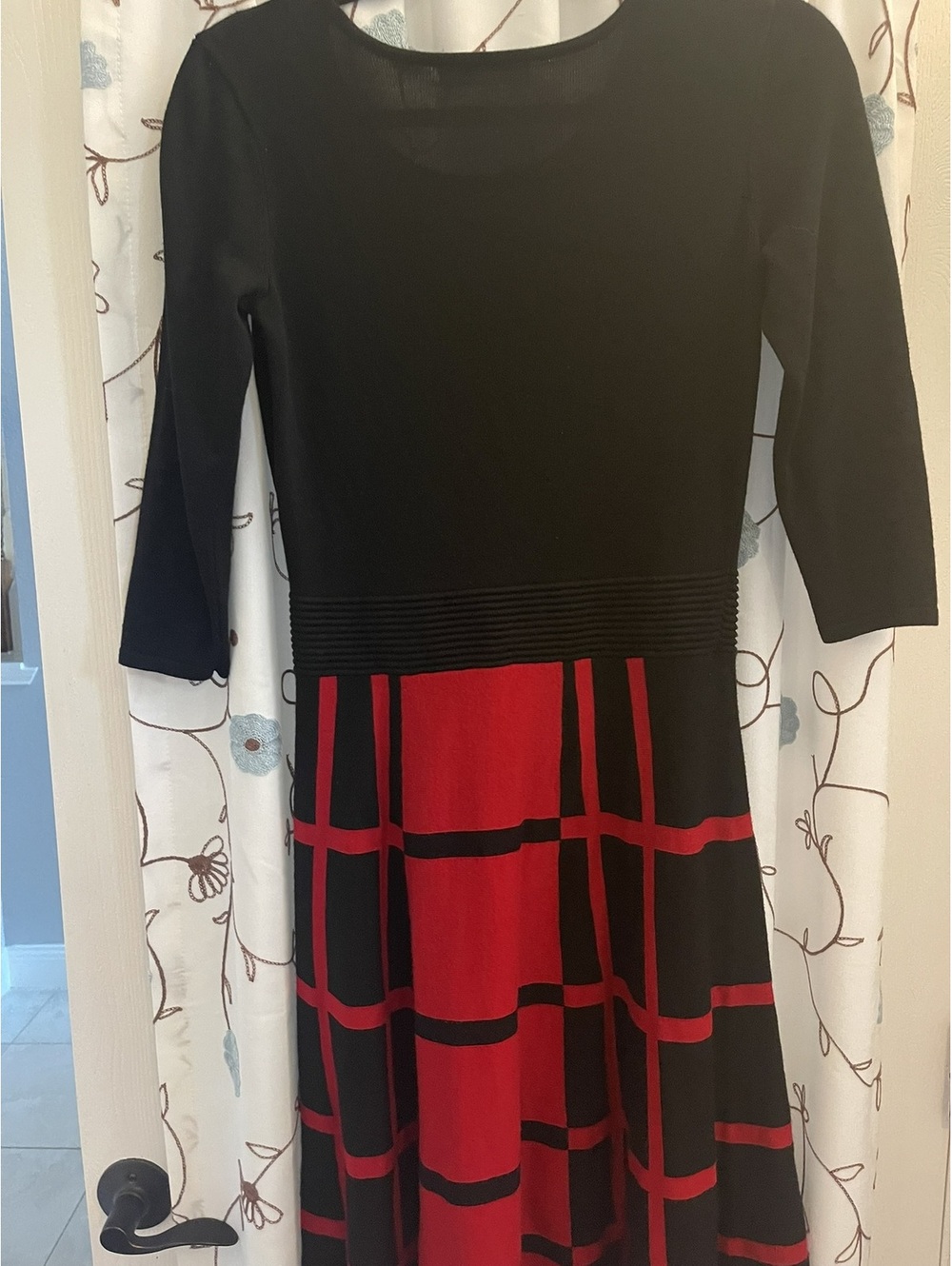 Danny & Nicole | S | Black Red Colorblock Three Quarter Sleeve Dress - Picture 8 of 10